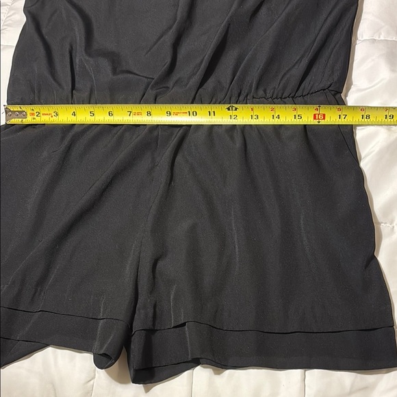 Black Sleeveless Romper with Fitted Waist and Pockets - L - Picture 6 of 9
